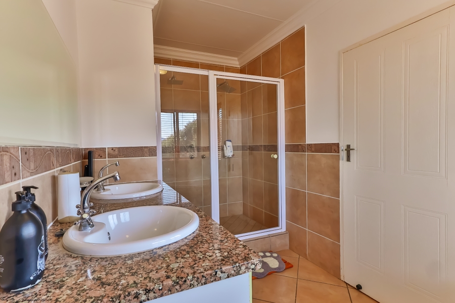3 Bedroom Property for Sale in The Coves North West